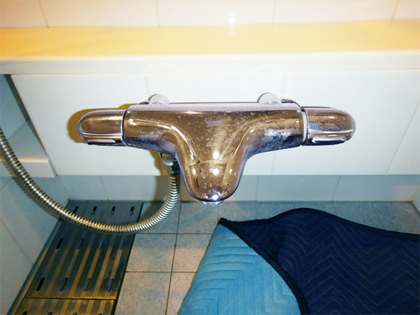より洗練された浴室水栓【グローサーモ3000】と、シャワーヘッド 