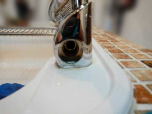 浄水器水栓 FILTER TAP (品番20119) のレバーを外します。