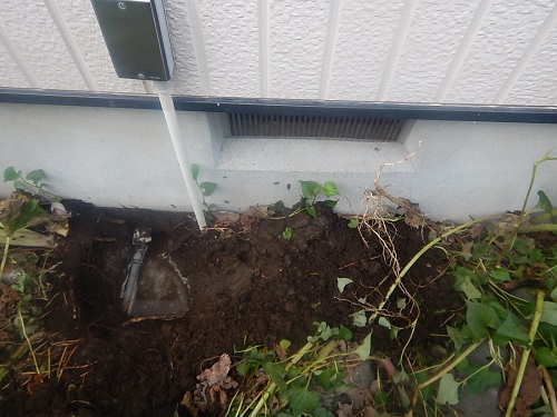 埋設管より漏水