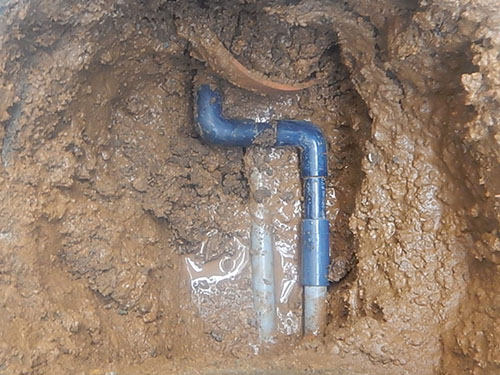 新しい給水管に交換