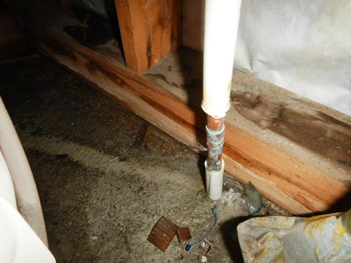 給湯器から浴室へつながる給湯管