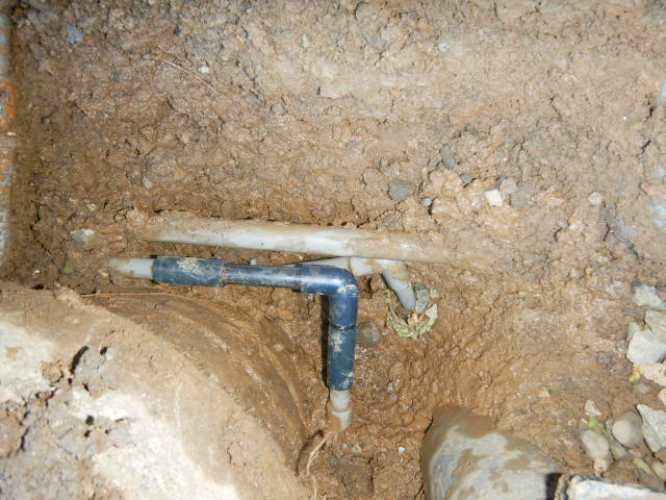 新しい給水管に交換