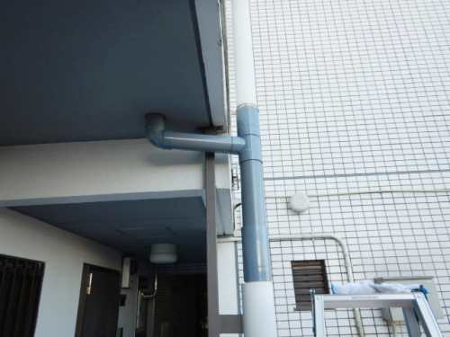 新しい雨水管取り付け