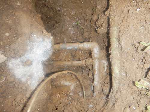 給水管のピンホールによる漏水