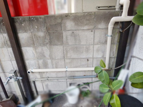 ベランダの既設管へ接続
