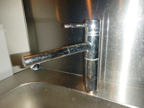 施工前：エッセンス シングルレバーキッチン混合栓(ヘッド引出タイプ)（廃番品）　品番32235000
