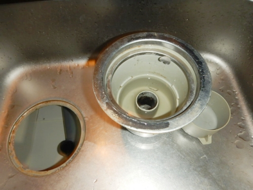 取り外した排水栓