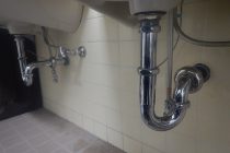 【排水水漏れ】工場トイレ洗面排水水漏れ修理