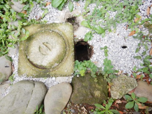 排水漏れで土が陥没