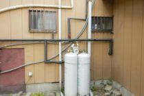 漏水による築35年戸建の給水管交換工事 （越谷市谷中町)