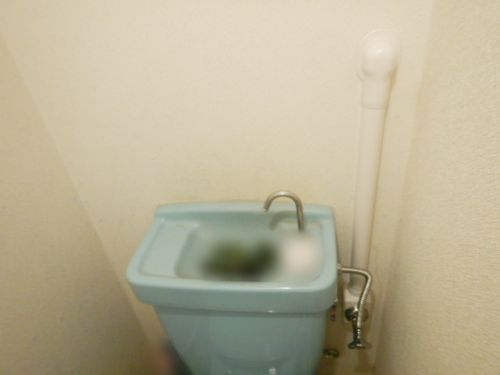 トイレ止水栓へ接続