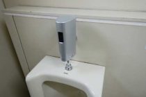 【トイレ修理】小便器フラッシュバルブ交換（東京都墨田区横綱）