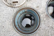 【高圧洗浄】油つまりによる排水管マス洗浄（船橋市松が丘）