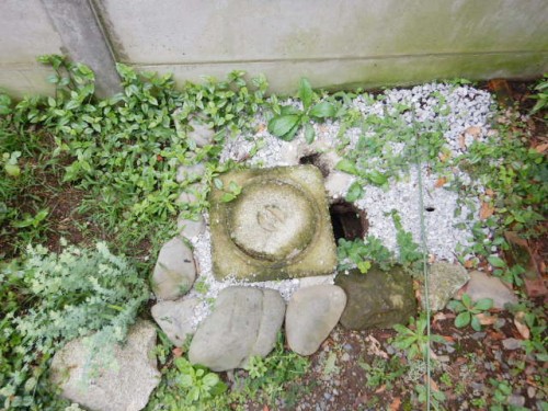 交換するコンクリートマス(土が陥没)