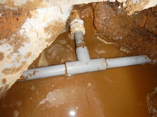 変換ネジの破損による漏水