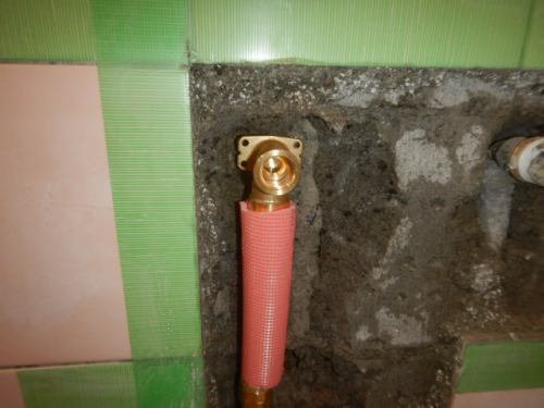 新しい給湯管(架橋ポリエチレン管)取付