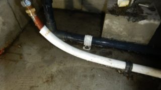 基礎コンクリートから水漏れ_給湯管新設工事（横浜市旭区川島町)
