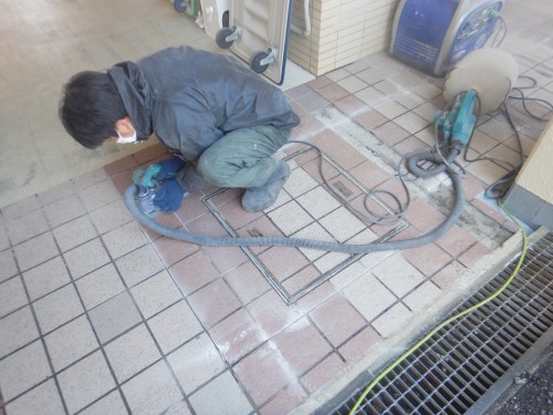 タイル斫り
