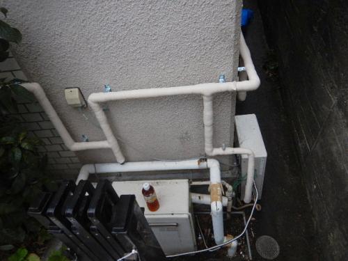 給湯器周り　給水管・保温材取付