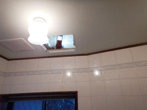 洗面所天井の点検口