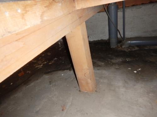 キッチンと浴室の給湯管からの漏水を発見