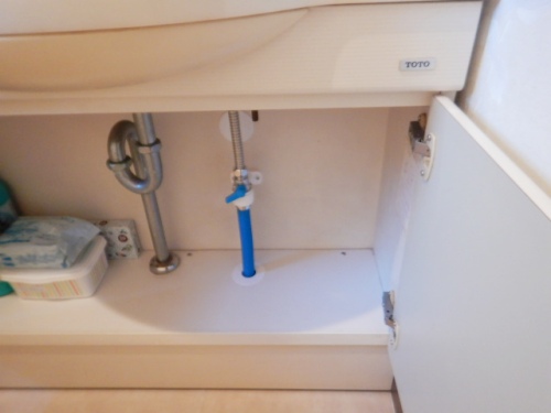 手洗シンク下止水栓へ接続