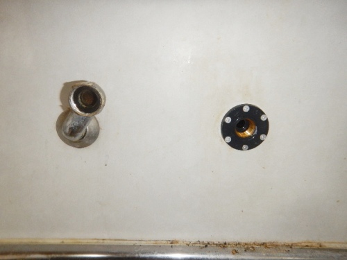 キッチン水栓の配管穴