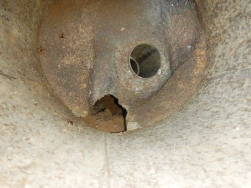 コンクリート桝の底に穴