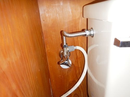 トイレ止水栓へ接続
