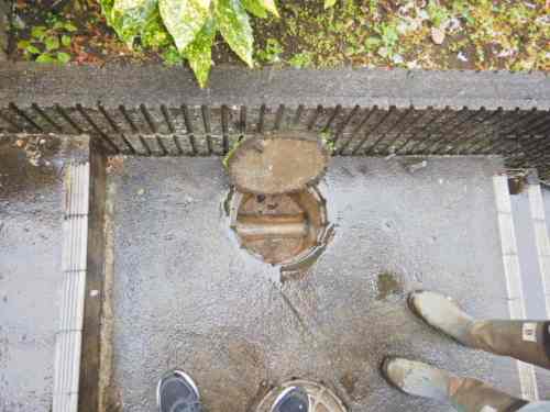 コンクリート桝の内部
