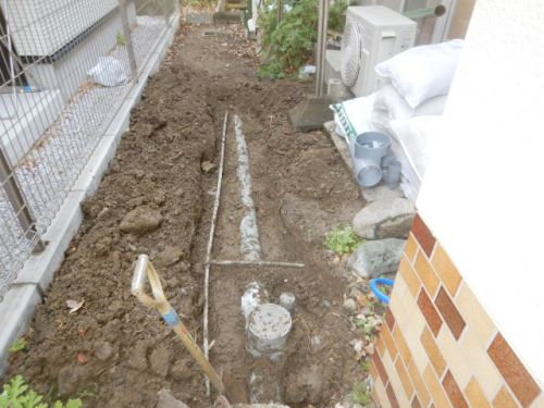 トイレ詰まりの原因は排水管の勾配不良