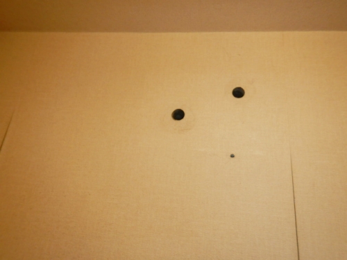 貫通穴（玄関側の壁）