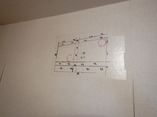 鉄筋の位置とコア抜きが最適な箇所をケガキ